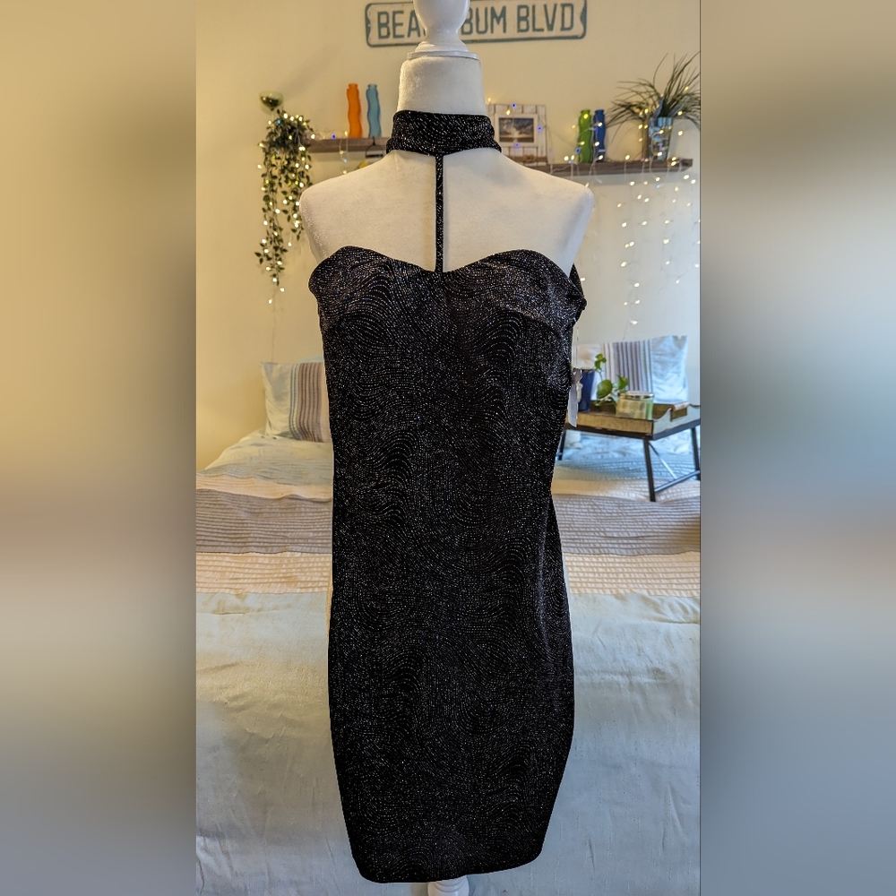 CHARLOTTE RUSSE SMALL FITTED MINI DRESS BLACK/SILVER BUILT-IN BRA HALTER STYLE